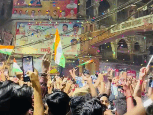टीम इंडिया की जीत पर प्रयागराज में होली-दिवाली जैसा जश्न:सड़कों पर एक साथ झूमें हजारों फैन, तिरंगा लहराया जीत के जश्न में डूबा शहर