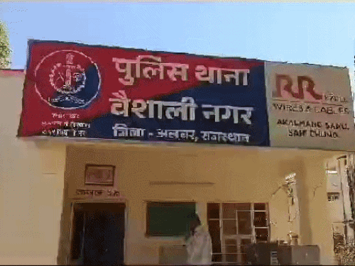 दिल्ली से चोरी कर अलवर लाई जा रही पिकअप बरामद:दो आरापियों को गिरफ्तार किया,वाहन को खुर्द-बुर्द करने का प्रयास था