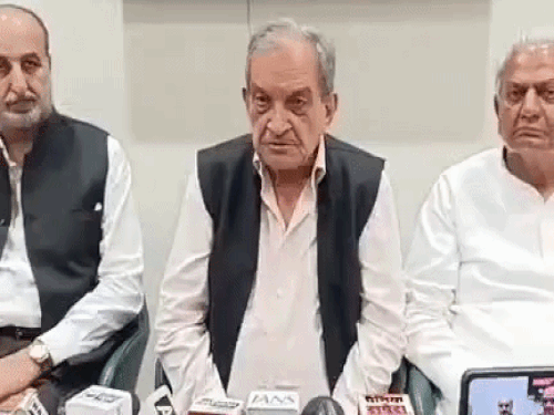 फतेहाबाद में हुड्‌डा के बगावती के कार्यालय पहुंचे बीरेंद्र डूमरखां:17 को सिरसा लोकसभा पहुंचेगी सदभाव-यात्रा; 5 मई को रोहतक में होगी संपन्न