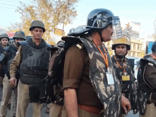 450 मस्जिदों में आज अलविदा जुमा की नमाज, पुलिस अलर्ट:1300 से ज्यादा पुलिसकर्मी रहेंगे मुस्तैद, संवेदनशील स्थानों का जिम्मा RAF-RRF पर, ड्रोन से निगरानी