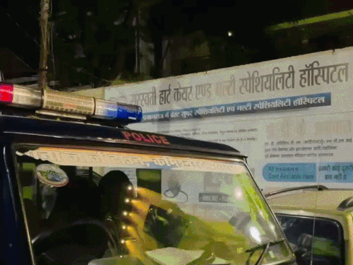 प्रयागराज में ऑपरेशन के दौरान मरीज की मौत, हंगामा:परिजनों का आरोप डॉक्टर के बेटे ने किया ऑपरेशन