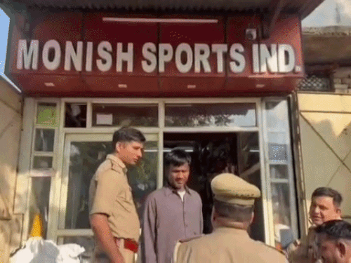 बाजार में बिक रहा था SG का डुप्लीकेट सामान:गुरुग्राम की टीम के साथ सिविल लाइन पुलिस की कार्रवाई, लाखों रुपये का माल जब्त