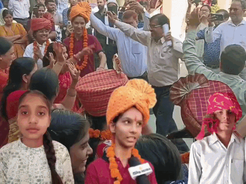 कॉन्स्टेबल की बेटी ने AI से सुलझाए सवाल:10वीं में किसान की बेटी के 99.83% नंबर आए; मजदूर मां के बेटे ने भी चौंकाया