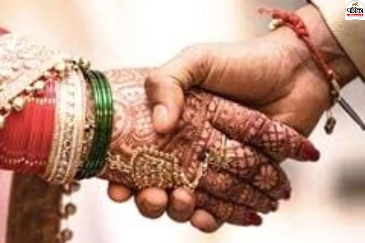 Video: दोस्त की शादी में ‘खतरनाक’ शरारत, गिफ्ट के डिब्बे खोलते ही दूल्हे के उड़े होश, डर से मचा हड़कंप