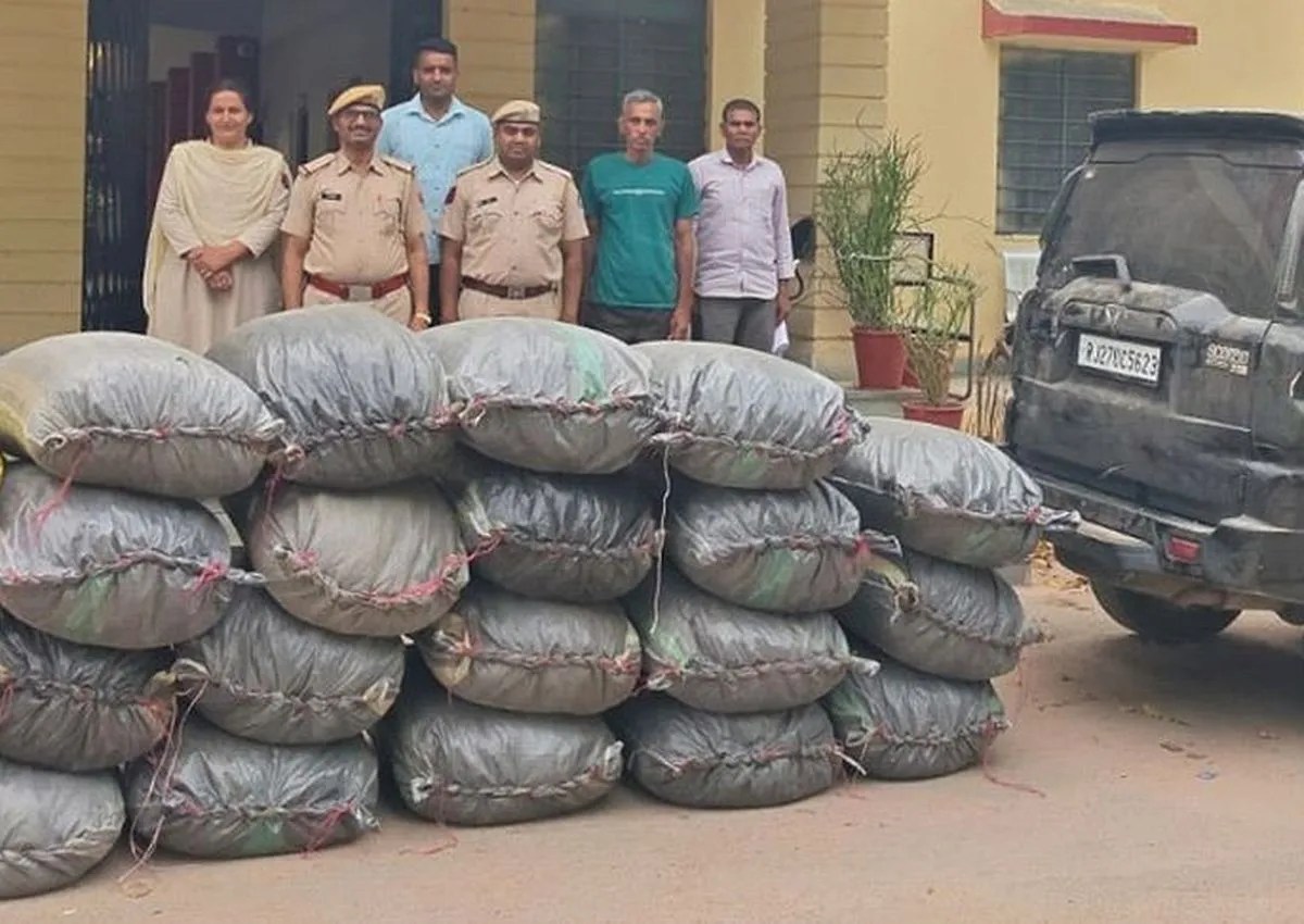 नाकाबंदी तोड़ी, तस्कर भागे, पुलिस ने जब्त किया 455 किलो डोडा चूरा