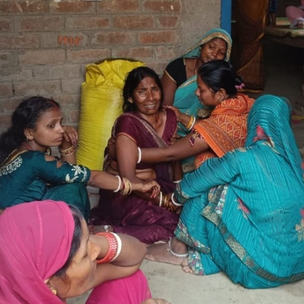 करंट लगने से राजमिस्त्री की मौत:बेगूसराय के लक्ष्मीपुर गांव में हुआ हादसा, खुले बिजली तार के संपर्क में आए