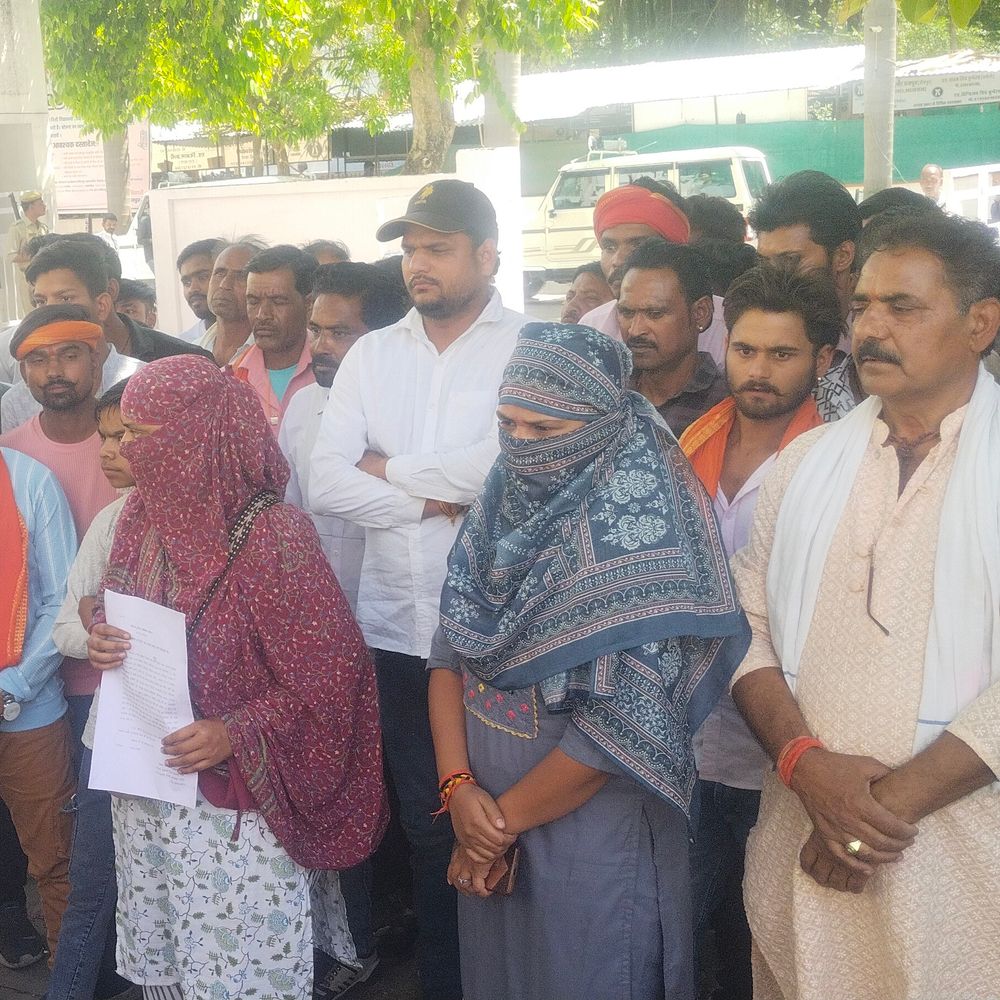 ललितपुर के कोर्ट परिसर में महिला से मारपीट का आरोप:प्रभारी मंत्री से लगाई गुहार, FIR दर्ज करने के दए निर्देश