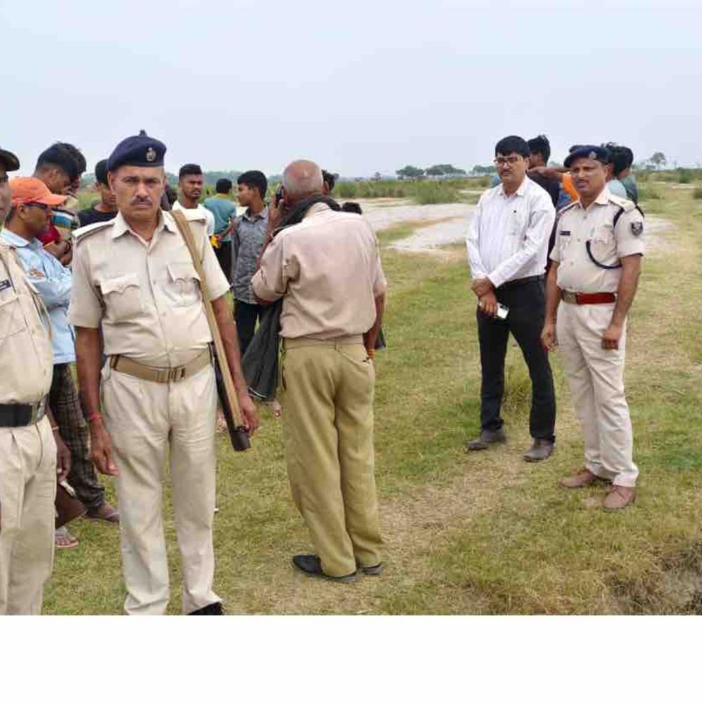 मोतिहारी में नाव पलटी, 2 लोग लापता:गंडक नदी में हुआ एक्सीडेंट, NDRF टीम बुलाई गई