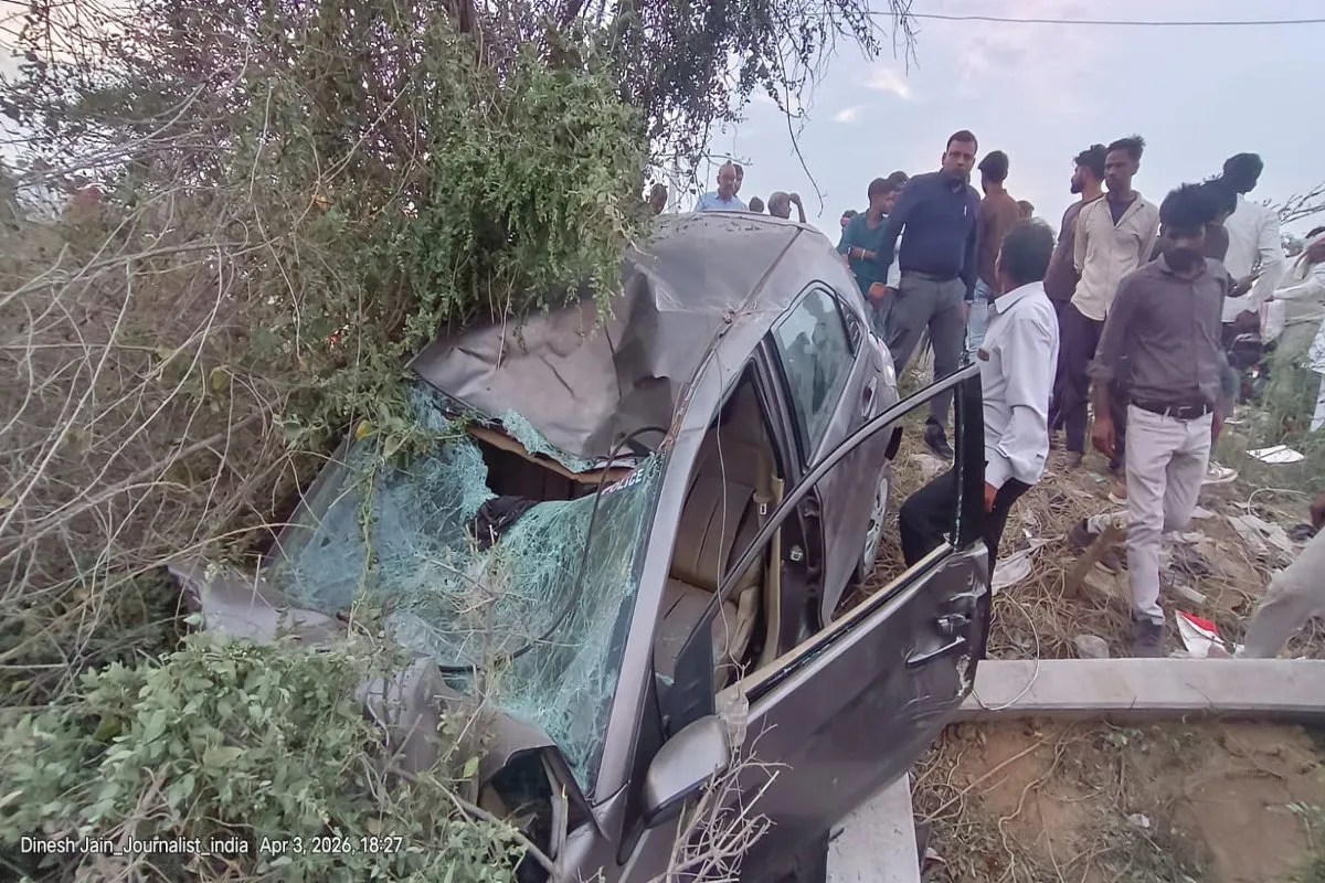 दुल्हन बनने से पहले पिता का साया छिन गया, कार ने बाइक को मारी टक्कर, दो की मौत