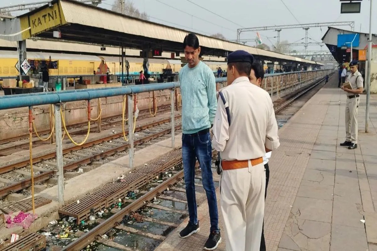 कटनी स्टेशन पर पोटली में मिली नवजात बच्ची की लाश, प्लेटफॉर्म नंबर 5 पर ट्रैक किनारे मिला शव