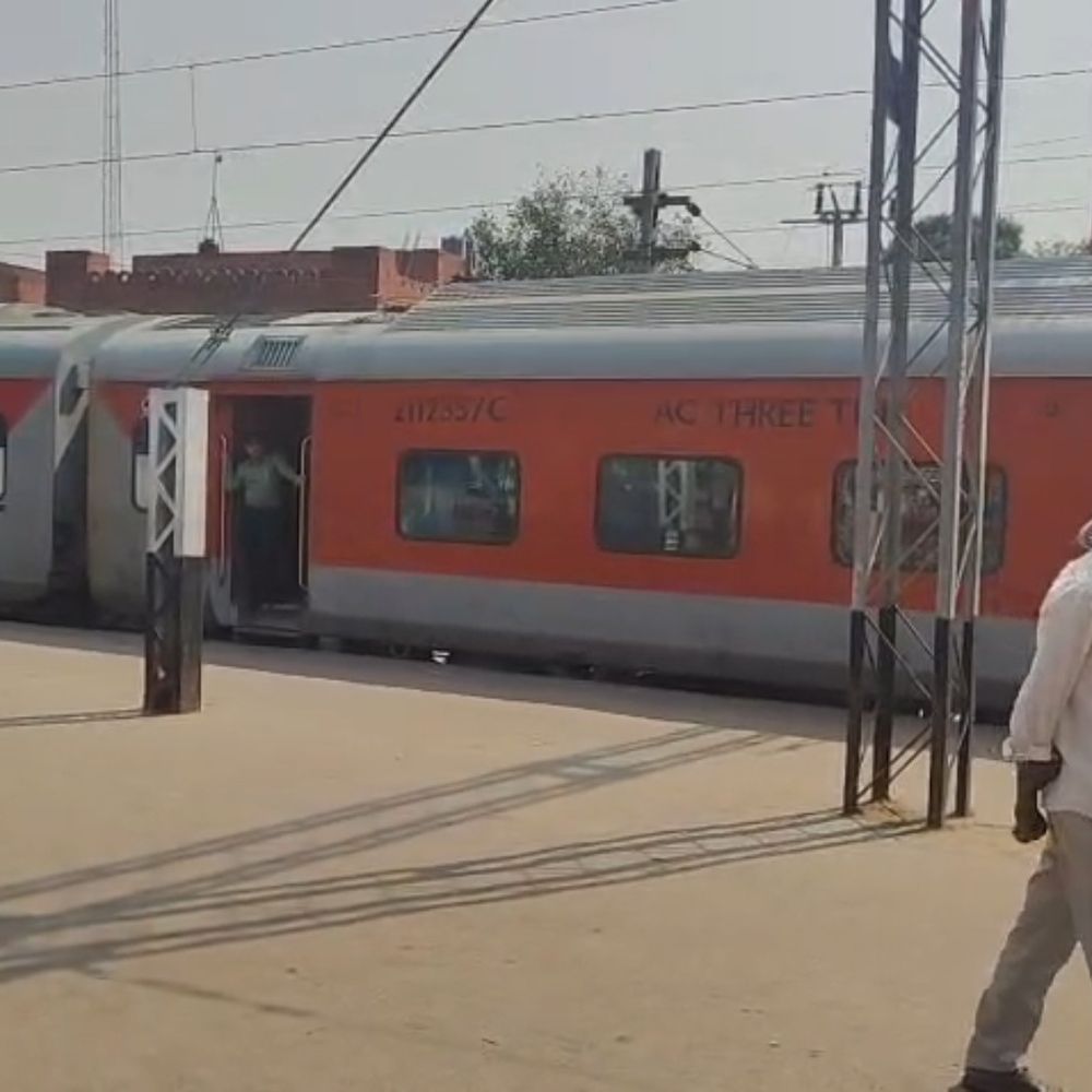 रेलवे का 3 जोड़ी समर स्पेशल ट्रेनें चलाने का फैसला:आनंद विहार, सहरसा से बिहार के शहर सीधे जुड़ेंगे; जमुई के यात्रियों को फायदा
