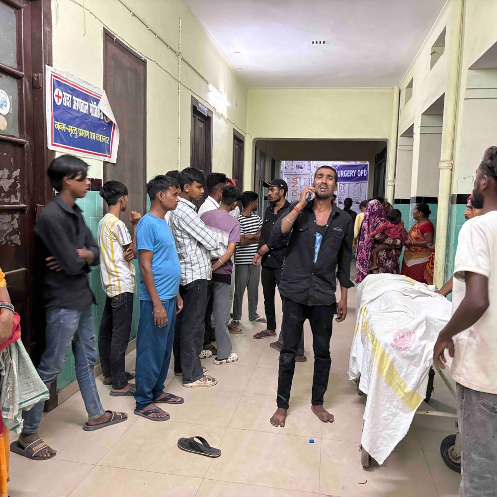 मोतिहारी में ट्रेन की चपेट में आया युवक, मौत:हेडफोन लगाकर रेलवे लाइन पार करते समय हादसा, पुलिस के पहुंचने से पहले तोड़ा दम