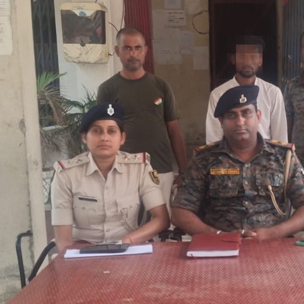 सुरसंड पुलिस ने शराब तस्कर धराया:एक सप्ताह से फरार चल रहा था, कोर्ट ने सीतामढ़ी जेल भेजा