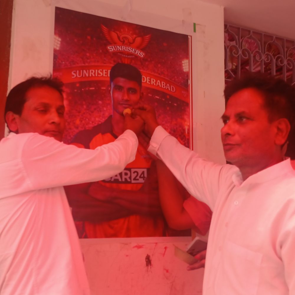 गोपालगंज के साकिब हुसैन का आईपीएल डेब्यू धमाकेदार:SRH से खेलते हुए 24 रन देकर 4 विकेट झटके, मां ने गहने बेचकर खरीदवाई किट