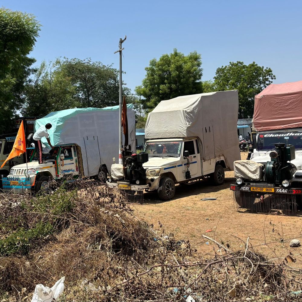 तेज आवाज में डीजे बजाने वाले 6 आरोपी गिरफ्तार:6 पिकअप भी पकड़े गए, अस्पताल और स्कूलों के पास बजाया था, मरीजों-छात्रों को हो रही थी परेशानी