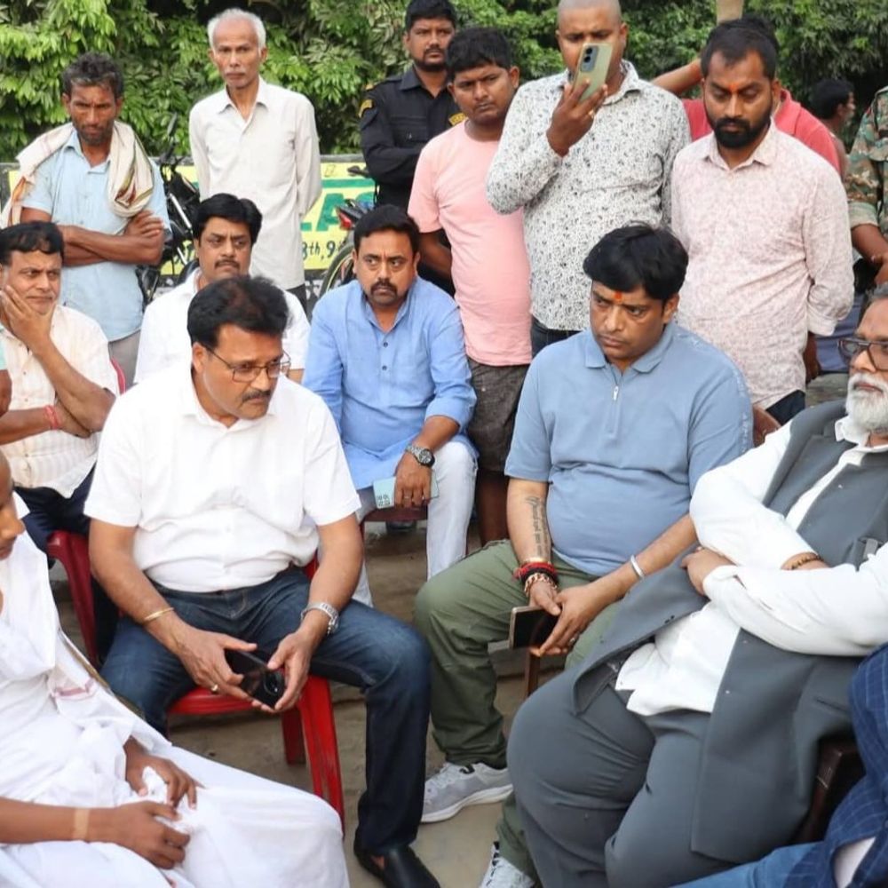 मुजफ्फरपुर में मृतक के परिजनों ने मिले पप्पू यादव:बोले- अपराध नगरी बन चुका है शहर, पक्ष-विपक्ष दोनों ने कंप्रोमाइज कर लिया