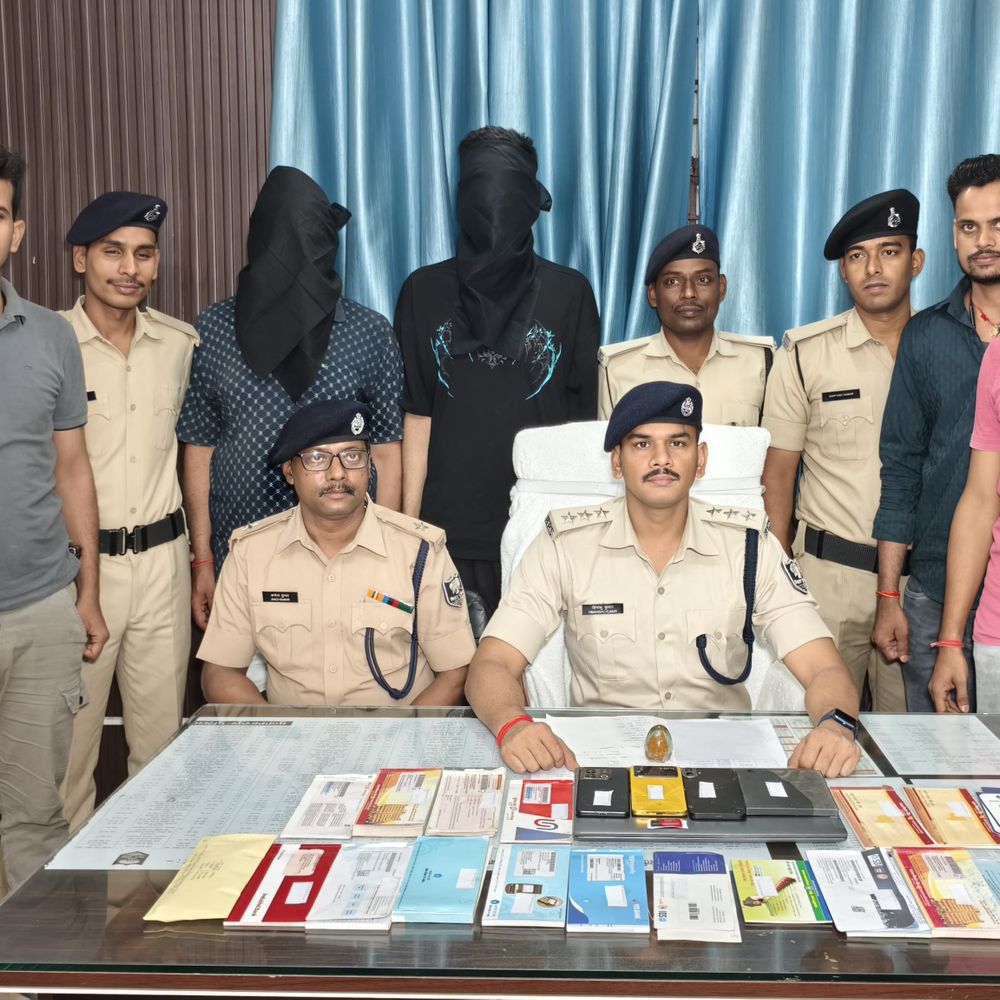 मुजफ्फरपुर में 67 लाख की ठगी का खुलासा:पटना से पिता-पुत्र गिरफ्तार, रिटायर्ड बैंक अधिकारी को किया था ‘डिजिटल अरेस्ट’