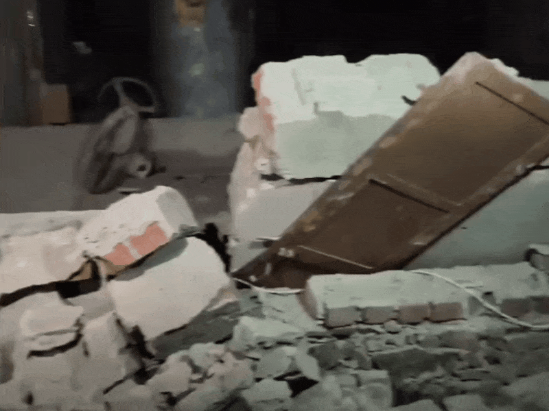 धमाके से कांपा चंवरा:सिलेंडर फटने से मकान जमींदोज, जिंदा जले 14 मवेशी 3 KM तक सुनी गई आवाज