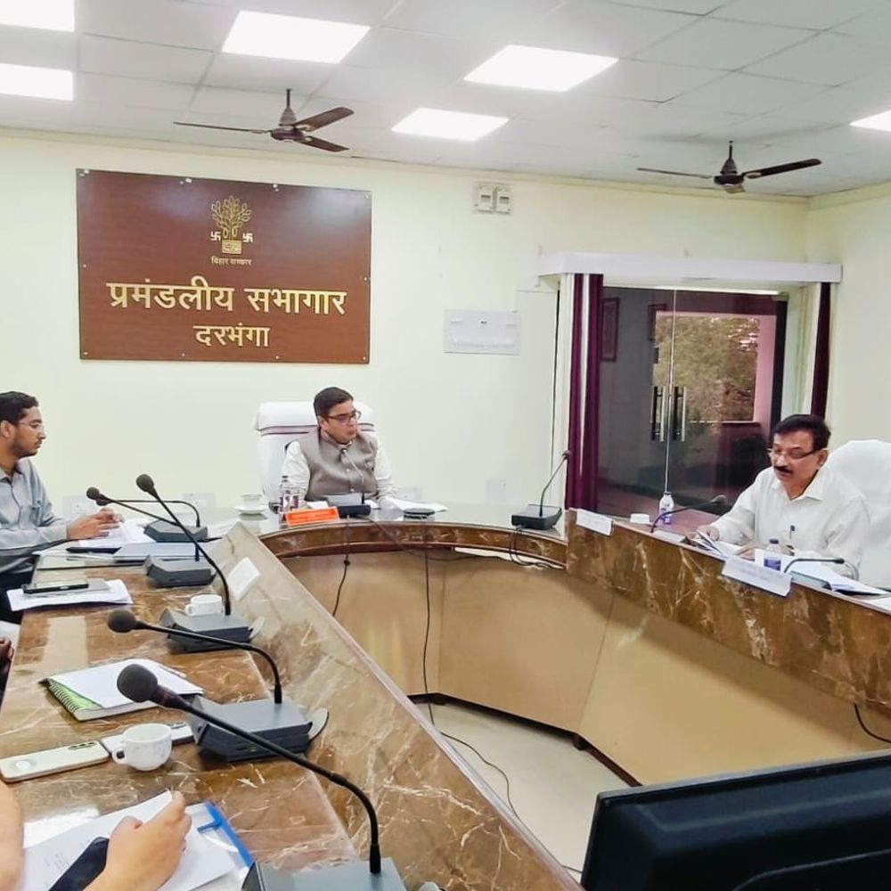 जनगणना के लिए पदाधिकारियों को अलग-अलग क्षेत्रों की जिम्मेदारी:दरभंगा में आयुक्त ने योजना को समय पर पूरा करने का दिया आदेश, कहा- समस्या न हो