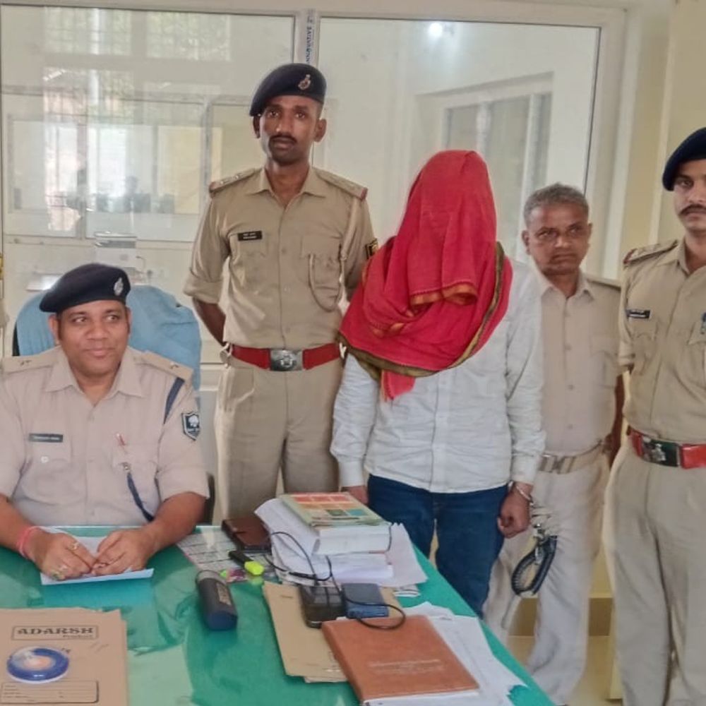 दरभंगा में हथियार के साथ शख्स को किया गिरफ्तार:आम के बगीचे में पुलिस को देखकर भाग रहा था, छापेमारी में पिस्टल-कारतूस बरामद