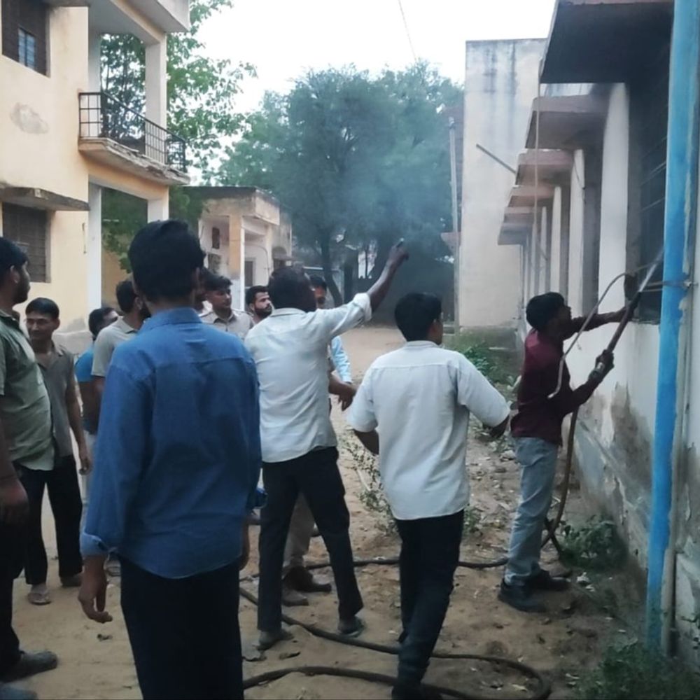 मंड्रेला सीएचसी के वार्ड में शॉर्ट सर्किट से लगी आग:मची अफरा-तफरी, अस्पताल स्टाफ की सूझबूझ और दमकल कर्मियों की तत्परता से टला बड़ा हादसा