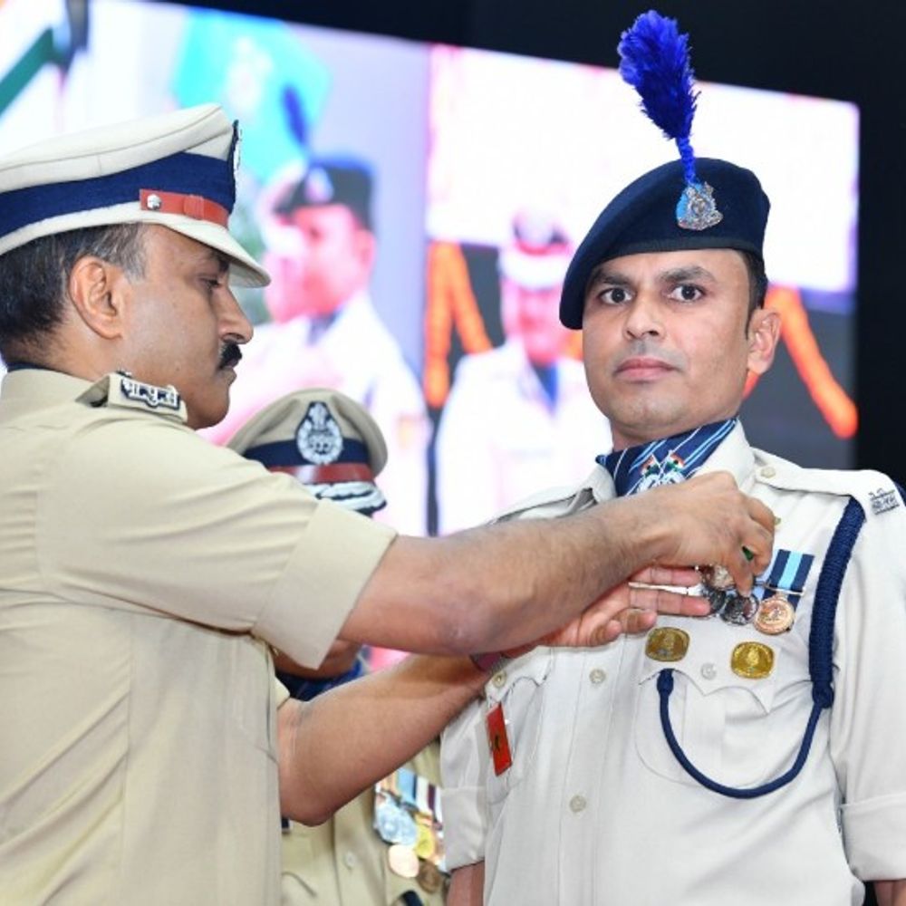 टोंक के CRPF-जवान खुशीराम चौधरी वीरता पदक से सम्मानित:जम्मू में सैन्य ऑपरेशन में 50 से ज्यादा आतंकियों को मार गिराया था