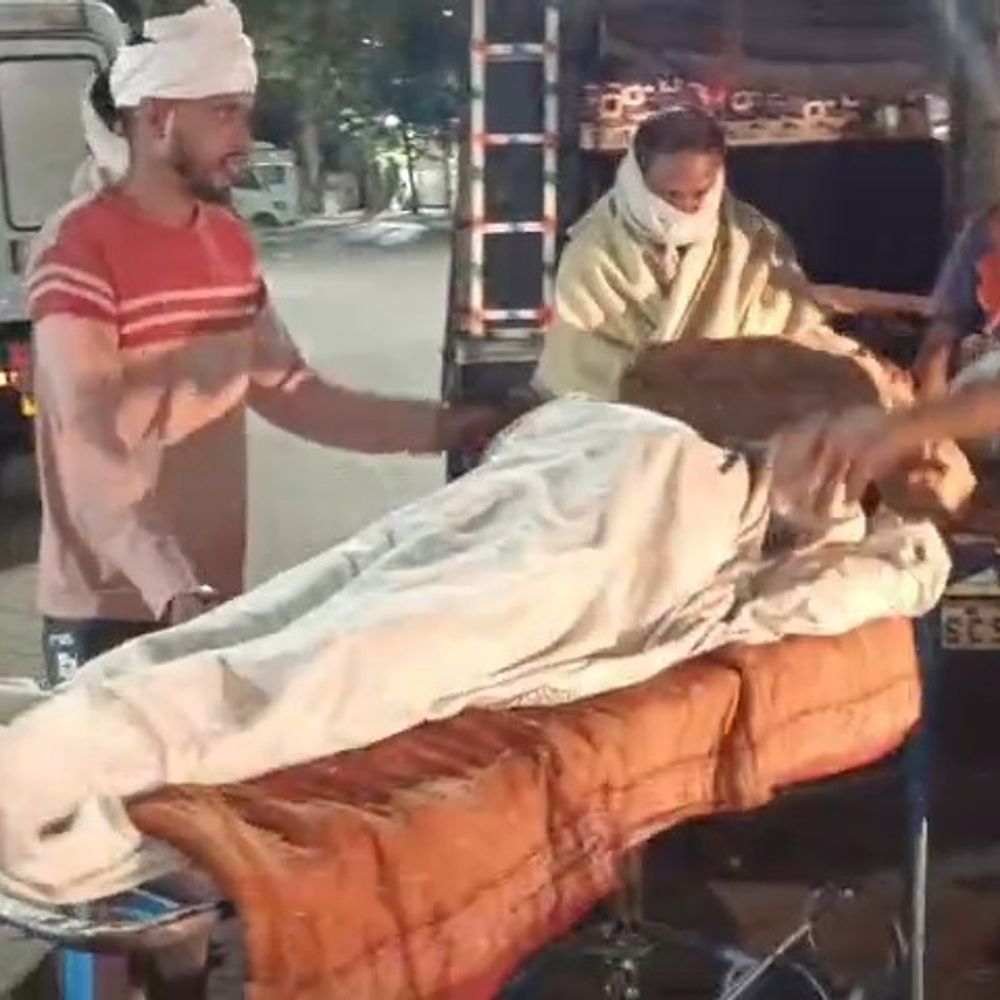 घर के पीछे नाले में मिला युवक का शव:एक दिन पहले हुआ था लापता, परिजनों ने हत्या का शक जताया