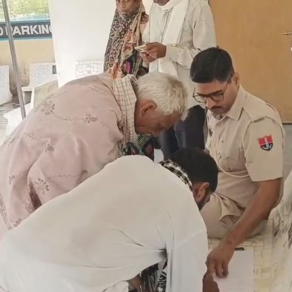 बांसवाड़ा में 11वीं छात्रा ने घर में लगाई फांसी:स्कूल से लौटकर दरवाजा बंद किया, माता पिता गुजरात में थे, कारण पता नहीं