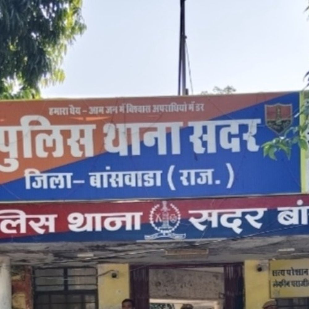 मोबाइल लूटने वाला शातिर बदमाश गिरफ्तार:17 दिन पहले बाइक सवार युवक का महंगा फोन छीनकर भागा था