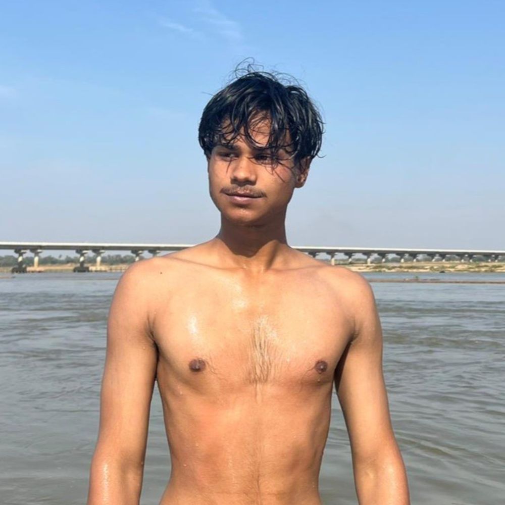 सोन नदी में नहाने के दौरान छात्र की डूबकर मौत:दोस्तों के साथ नहाने गया था, फोटो क्लिक कराने के दौरान गहरे पानी में जाने से हुआ हादसा