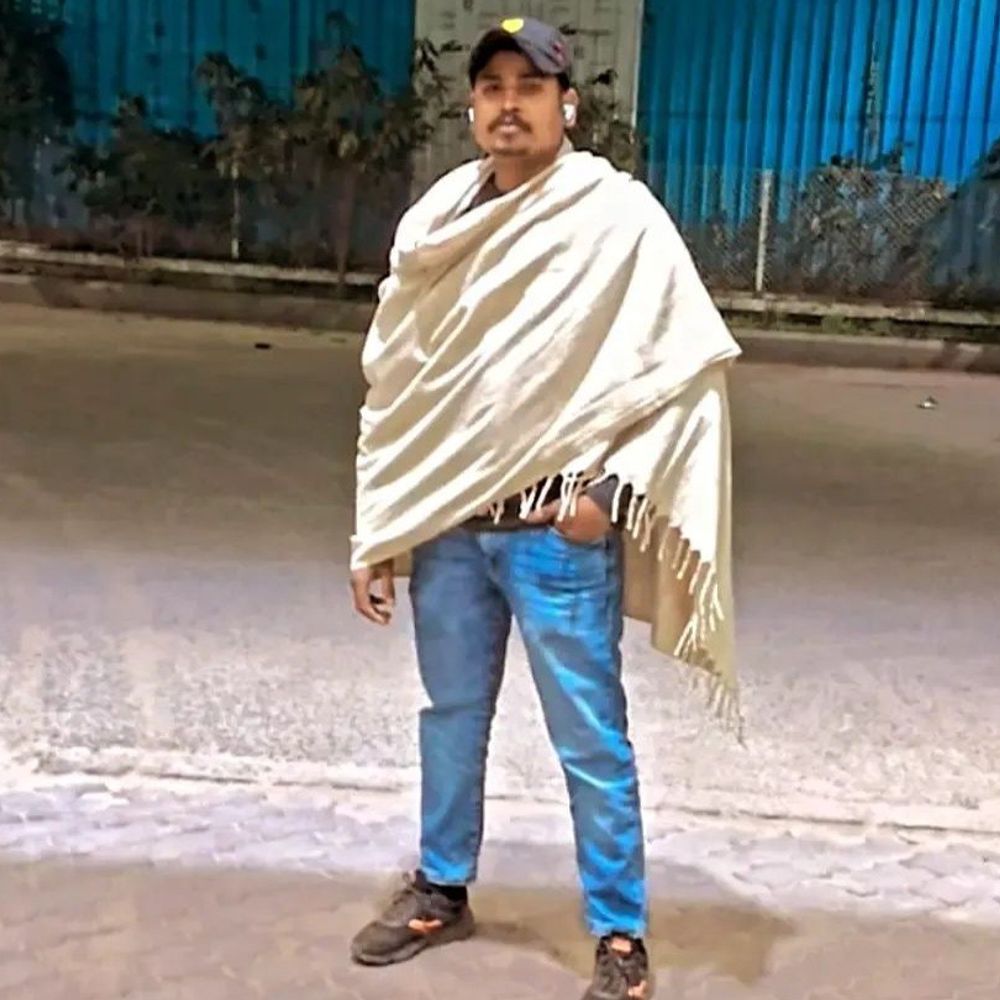 आरा में बाइक मैकेनिक की गोली मारकर हत्या:खून से लथपथ 20 मिनट तक सड़क पर पड़े रहे, हाथ और पंजरे में लगी बुलेट