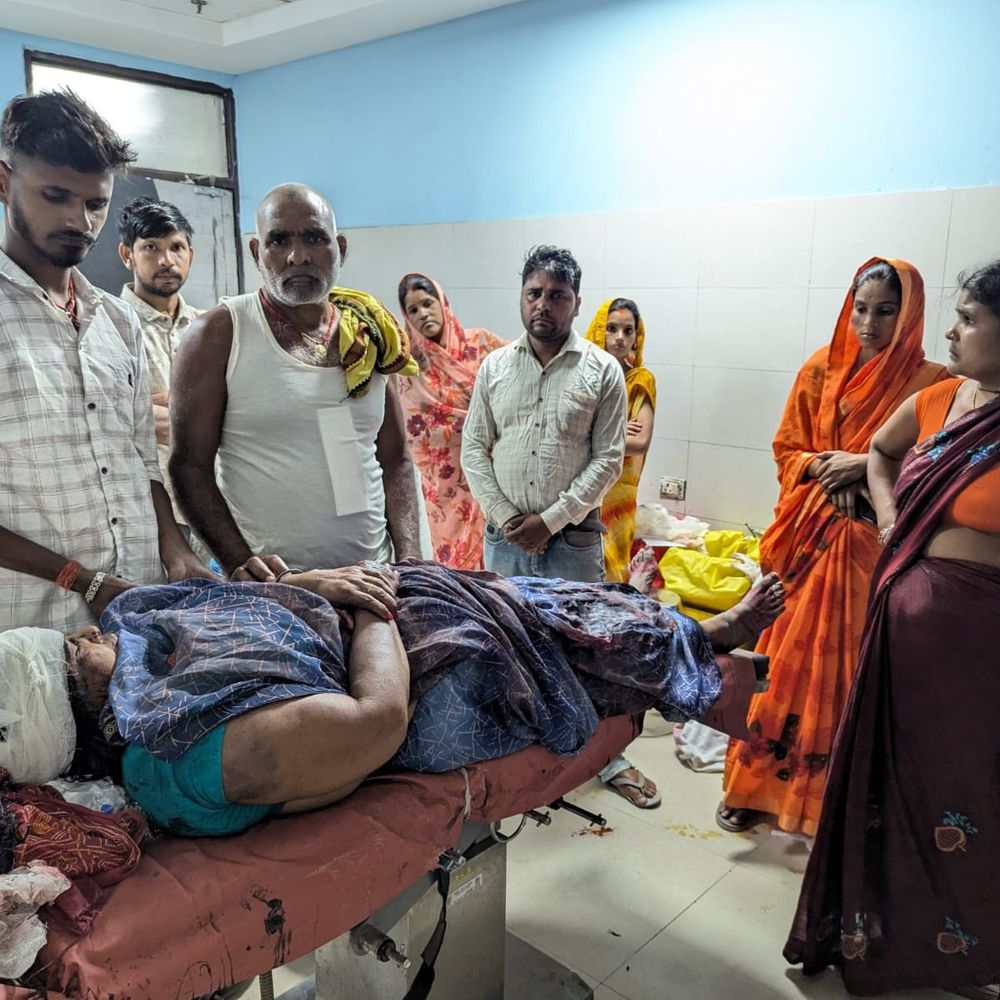 भोजपुर में बुजुर्ग महिला पर जानलेवा हमला:एक बीघा जमीन के विवाद में मारपीट; लोहे की रॉड से पीटा, सिर पर लगे 32 टांके