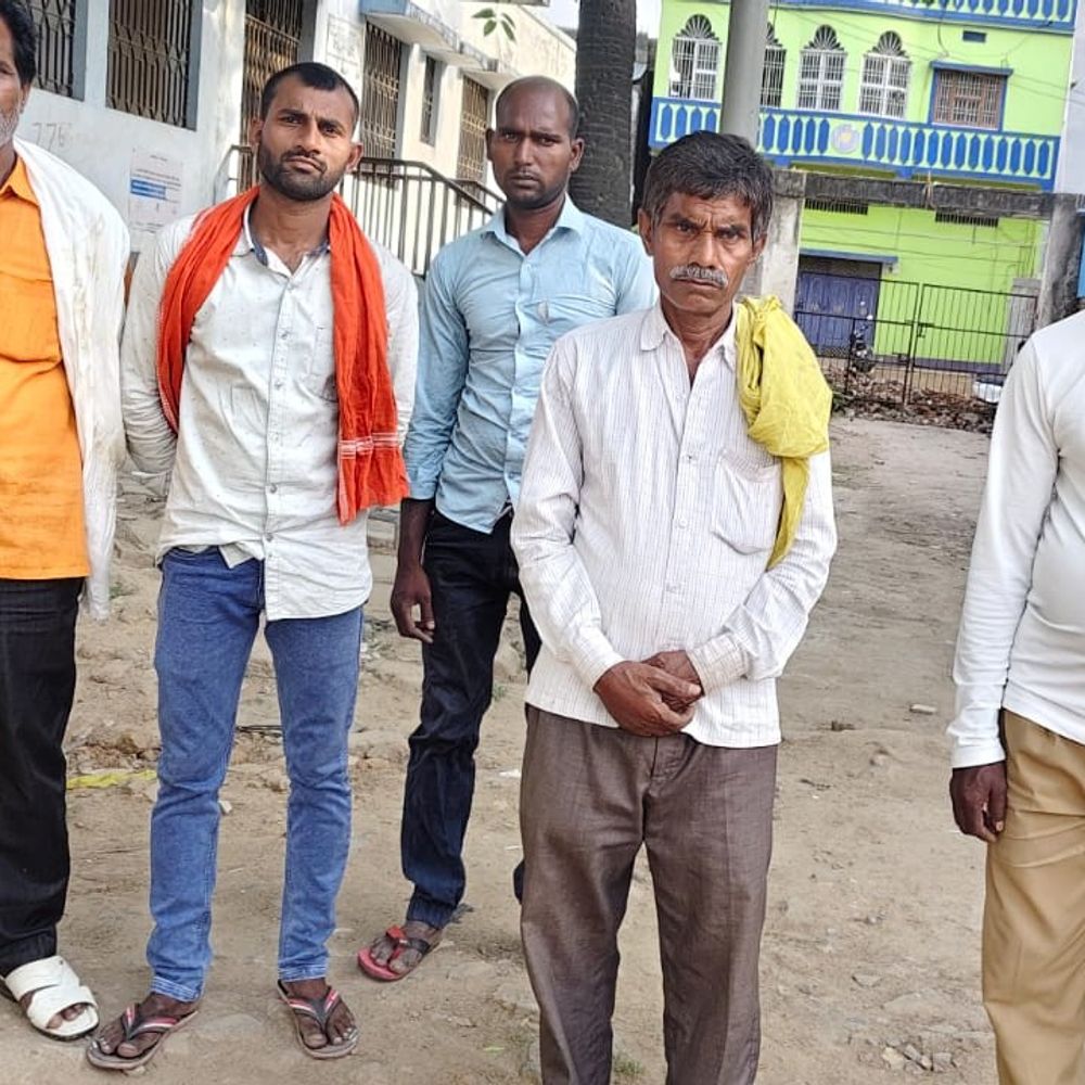 भोजपुर में पंखे से लटका मिला मजदूर का शव:पत्नी-बच्चों को ससुराल छोड़कर गांव गया था, ससुर बोले- कोई विवाद नहीं था, पता नहीं क्या हुआ