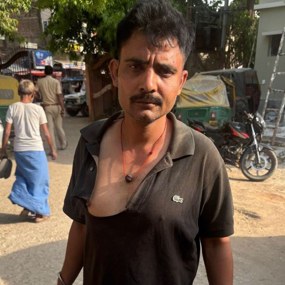 चोरी की बाइक के साथ शातिर चोर गिरफ्तार:भोजपुर में लोगों ने पकड़ा, पिटाई के बाद पुलिस को सौंपा; पहले भी जा चुका है जेल