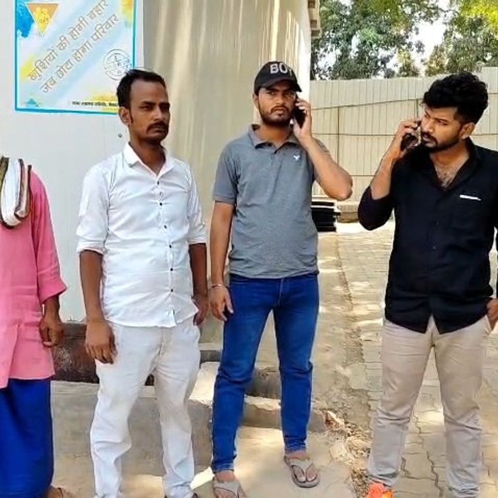 भोजपुर में सड़क हादसे में दूध कारोबारी की मौत:साइकिल से डेयरी पर जा रहे थे, तेज रफ्तार ऑटो ने मारी जोरदार टक्कर