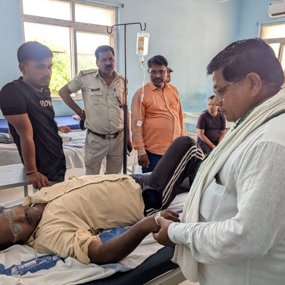 अपराधियों ने सरपंच पति समेत 2 को मारी गोली:गंभीर हालत में अस्पताल में एडमिट, एक्सीटेंड के बाद बाइक जब्त करने पर हुआ विवाद