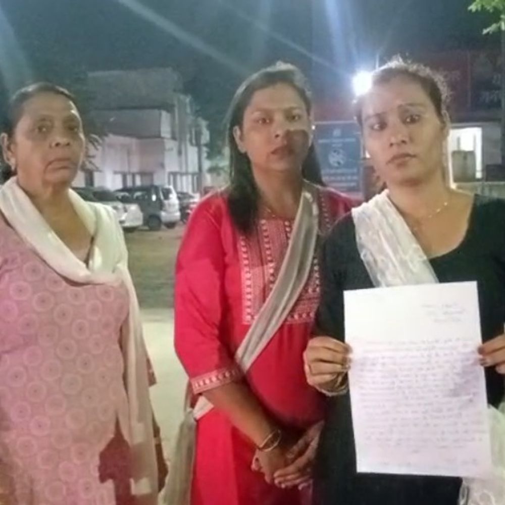 सहारनपुर में दूसरी महिला के साथ देख बेकाबू हुई पत्नी:सड़क पर हाईवोल्टेज ड्रामा, जेवर हड़पने और देह व्यापार के दबाव जैसे गंभीर आरोप; पति ने बताया साजिश