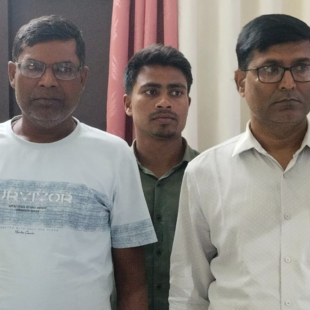 बेगूसराय में निगरानी विभाग ने की कार्रवाई:प्रखंड आपूर्ति पदाधिकारी सहित डीलर गिरफ्तार, 12 हजार रिश्वत ले रहे थे