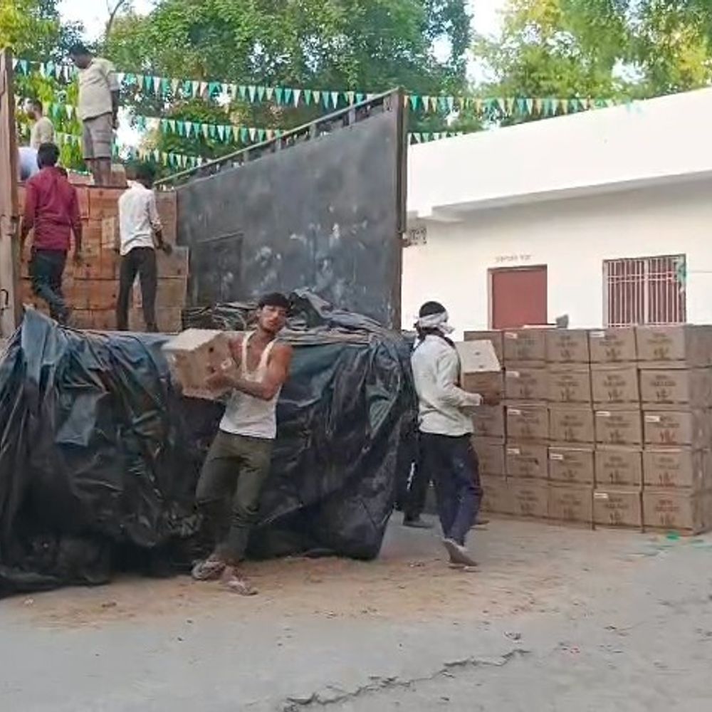 एक करोड़ 75 लाख की 16 हजार लीटर शराब जब्त:बेगूसराय में राजस्थान का ड्राइवर गिरफ्तार, ट्रक से हो रही थी तस्करी