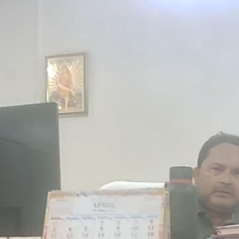 लखनऊ में 1.5 लाख रिश्वत मांगने का आरोप:जेई ने नया कनेक्शन देने के नाम पर मांगे रुपए, वीडियो आया सामने