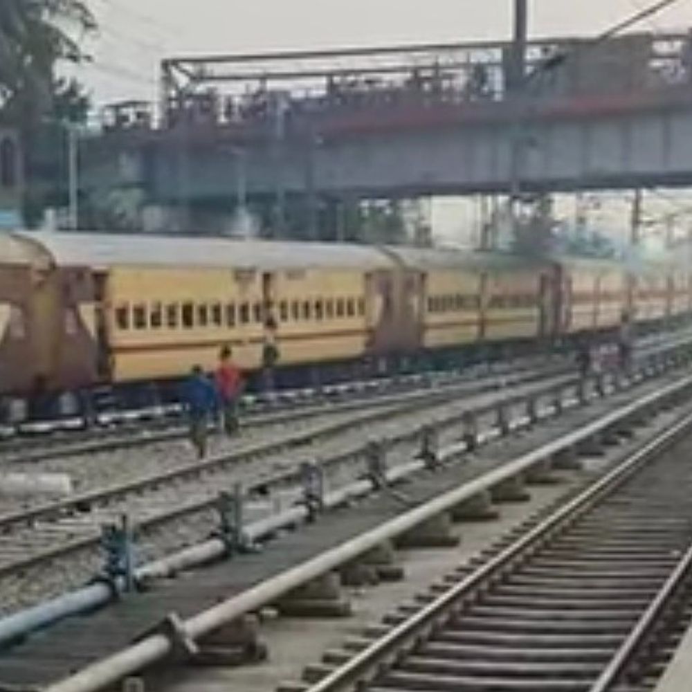 लोकमान्य तिलक टर्मिनस एक्सप्रेस में बढ़ा एसी कोच:एक स्लीपर कोच को हटाया, बुकिंग-रिजर्वेशन काउंटर एक जगह पर शिफ्ट