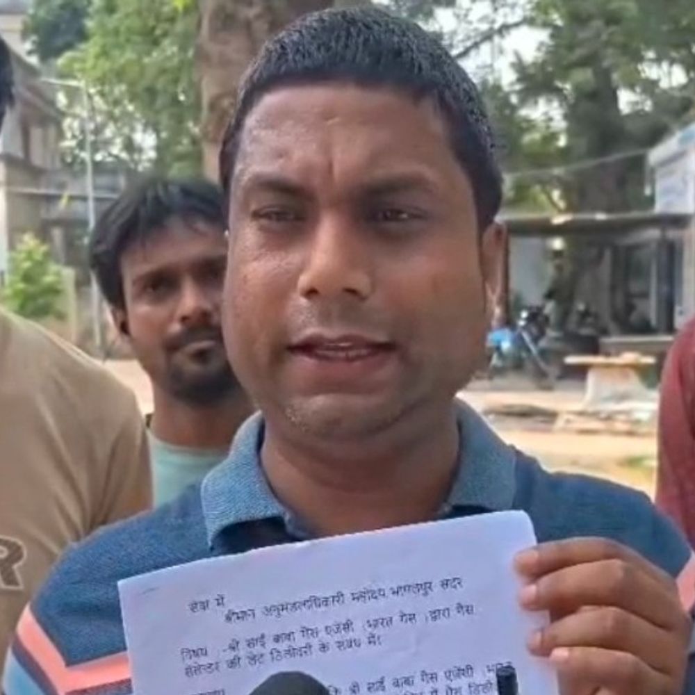 ‘साहब आपने कहा था सिलेंडर की होम डिलीवरी होगी’:उपभोक्ता ने जिला आपूर्ति पदाधिकारी से की शिकायत, कहा- एजेंसी पर भी नहीं मिलती LPG