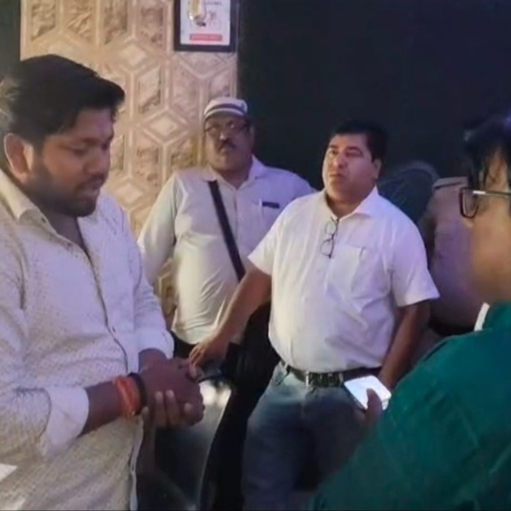 पांच कथित पत्रकार अरेस्ट, रंगदारी मांगने का आरोप:भागलपुर में रेस्टोरेंट संचालक से कहा- हर महीने एक लाख दो, लाइसेंस नहीं है