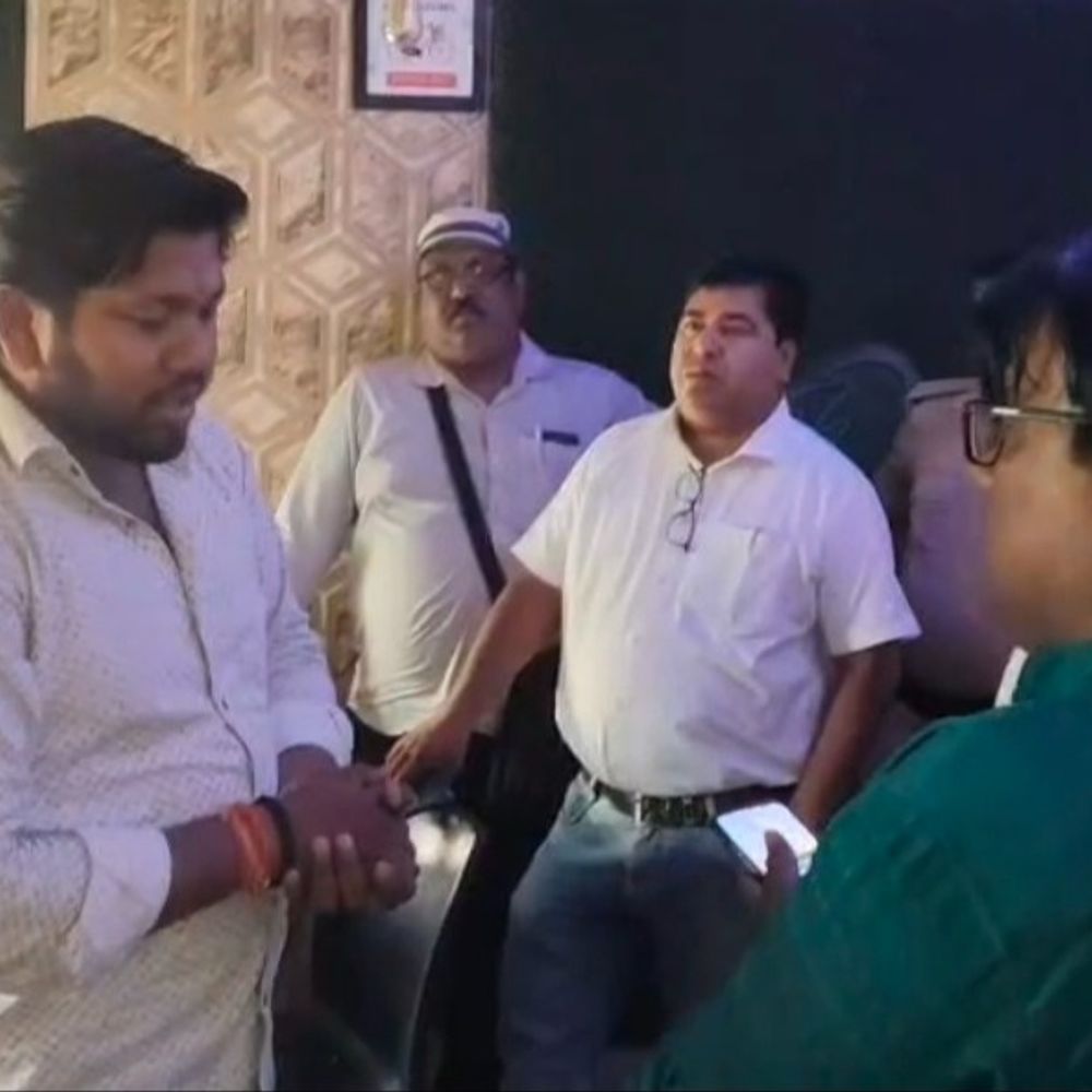 भागलपुर में रेस्टोरेंट संचालक से मांगी 1 लाख की रंगदारी:2 लड़की समेत 7 पर केस, पांच आरोपी गिरफ्तार; माइक और कैमरे का डर दिखाकर धमकाया