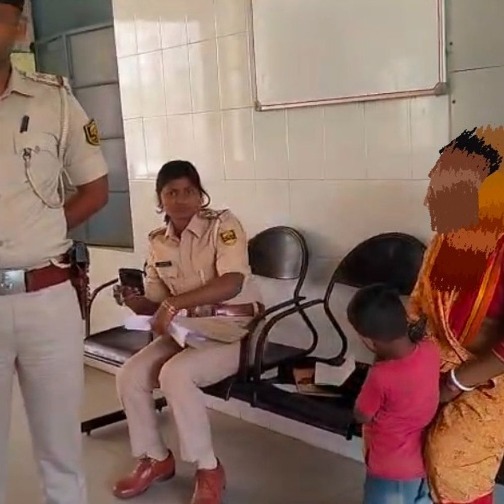 भागलपुर में लापता बच्ची मक्के के खेत में मिली:गले पर खरोंच के निशान, अनहोनी की आशंका; मां बोली- पड़ोसी से जमीन का विवाद चल रहा है