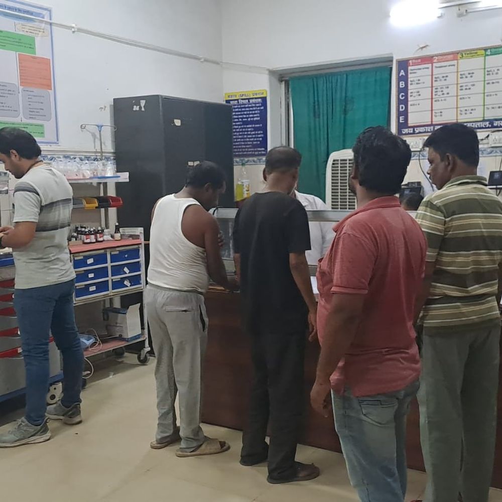 कुत्तों ने एक दिन में 40 लोगों को काटा:सुबह से दोपहर तक में डॉग बाइट के शिकार हुए राहगीर, लगा एंटी रेबीज का इंजेक्शन