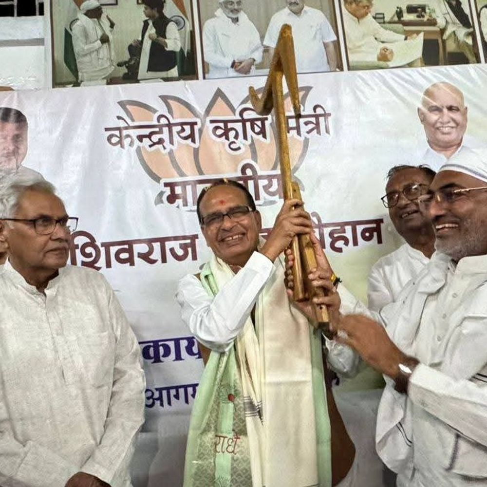 केंद्रीय कृषिमंत्री शिवराज सिंह पहली बार पहुंचे जनता कार्यालय:10मिनट रुककर निजी कार्यक्रमों में पहुंचे, पोस्ट में गायब राज्यसभा सांसद का नाम