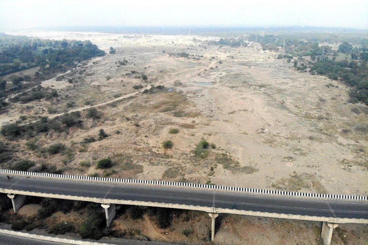 बजरी पर हाईकोर्ट की रोक, इधर सरकारी एजेंसी की लीज पर ही चल रहा अवैध दोहन का खेल