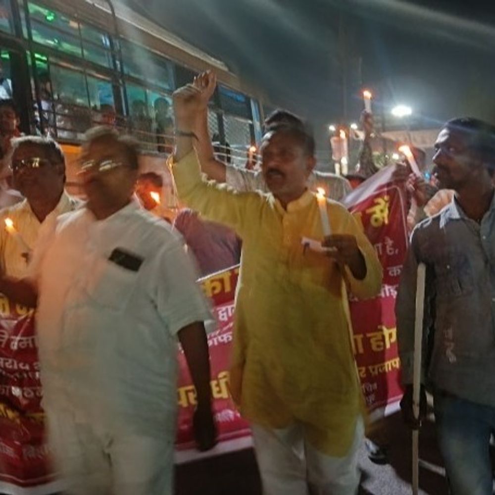 समस्तीपुर में प्रजापति समन्वय समिति ने निकाला कैंडल मार्च:नालंदा में महिला के साथ गलत करने का विरोध, कहा- दोषी को देनी होगी फांसी