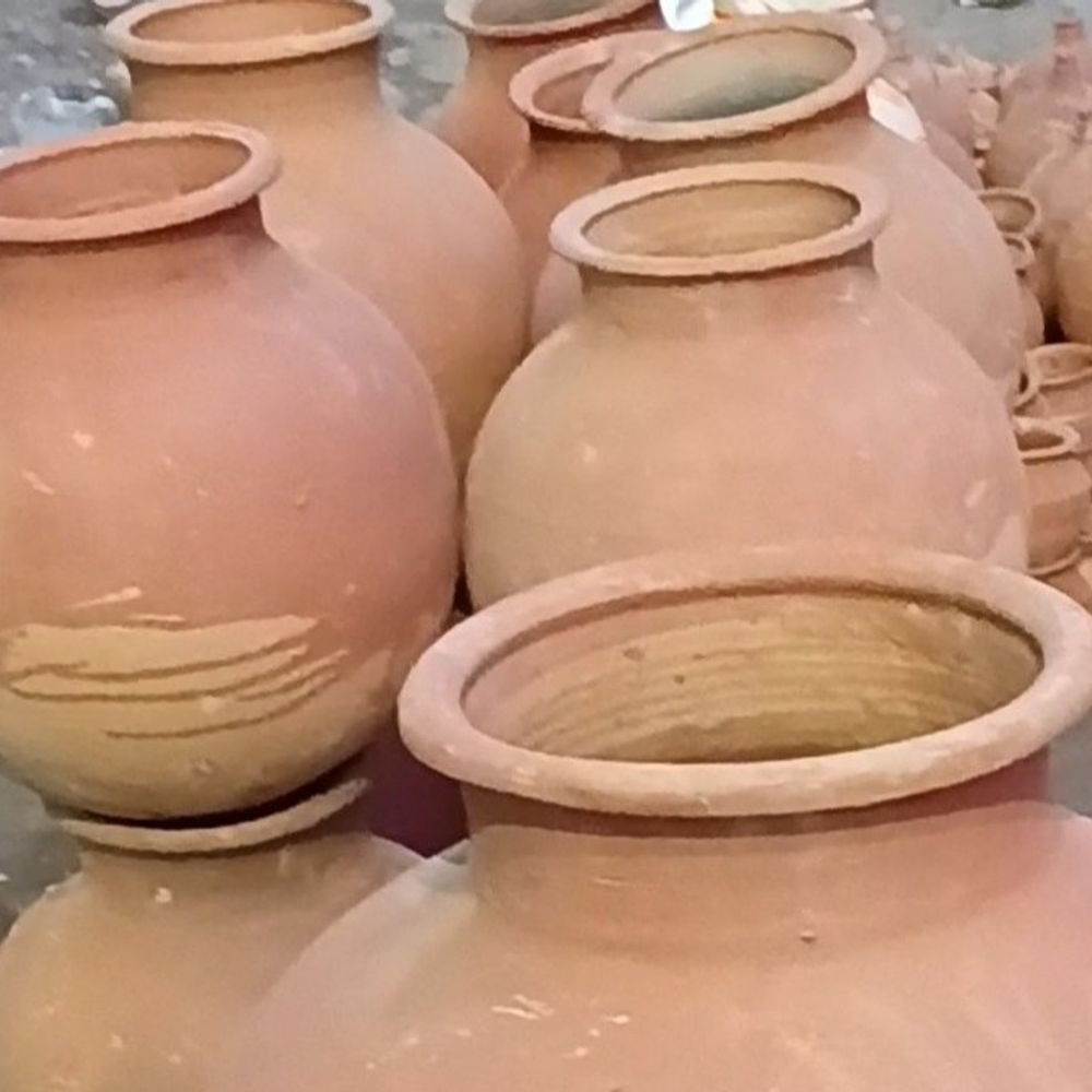 समस्तीपुर में मिट्टी के घड़े और सुराही की बढ़ी डिमांड:कीमत 150 से 400 रुपए तक; गर्मी के मौसम में बिजली की बचत और बीमार होने का खतरा भी नहीं